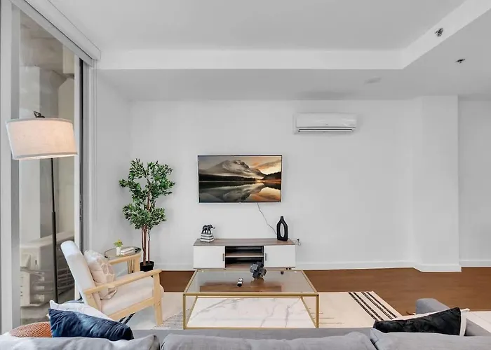 Stylish 1br Near Bokcntr-gym,lounge,balcony,pet Ok Apartment